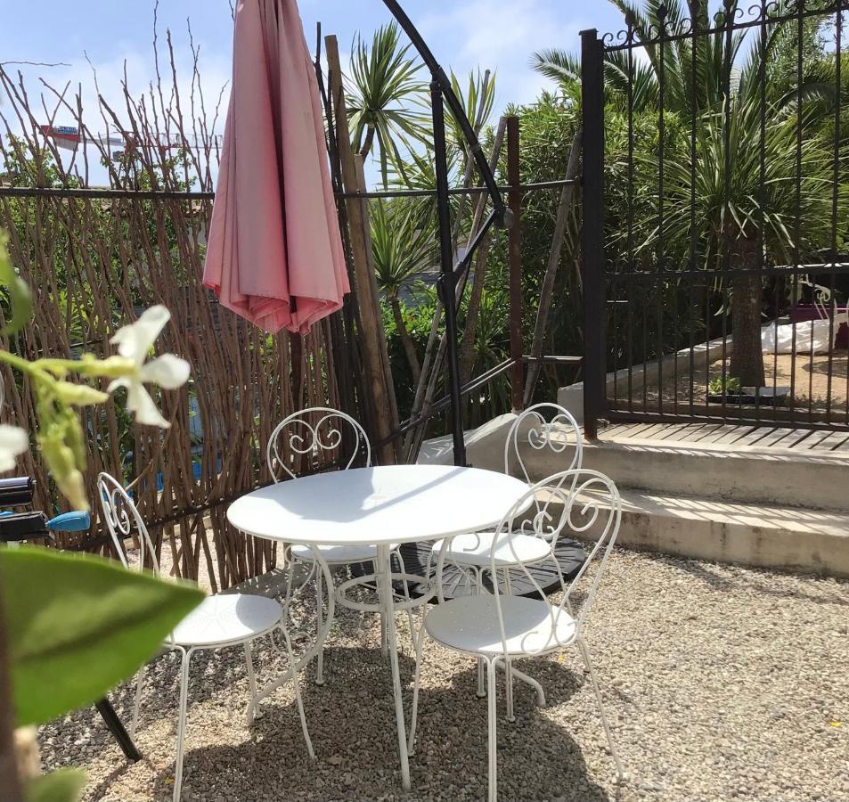 2 Pieces Rez-De-Jardin Dans Maison Avec Piscine Villeneuve-Loubet Exteriör bild