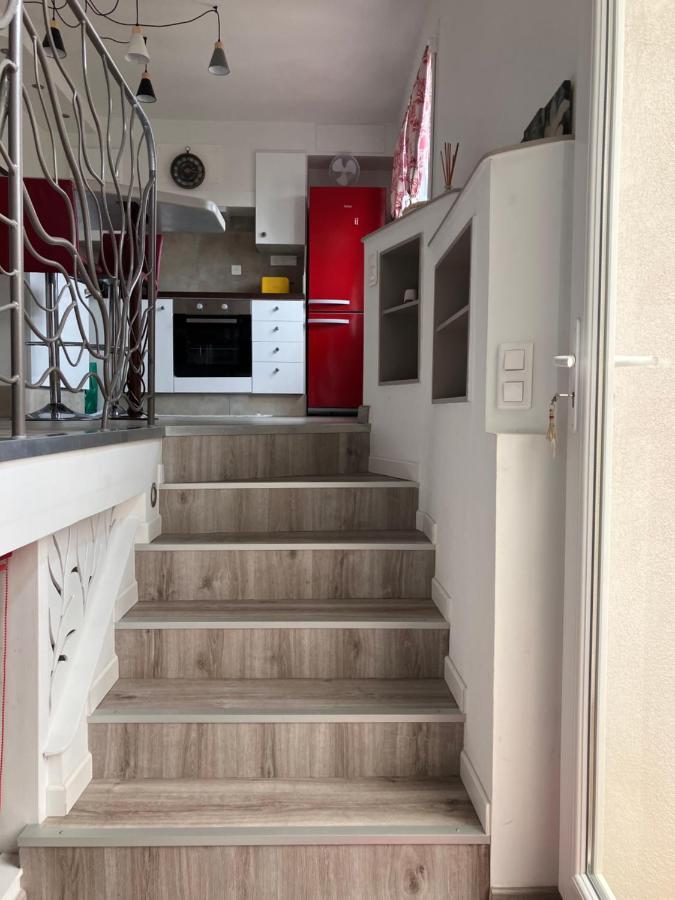 2 Pieces Rez-De-Jardin Dans Maison Avec Piscine Villeneuve-Loubet Exteriör bild