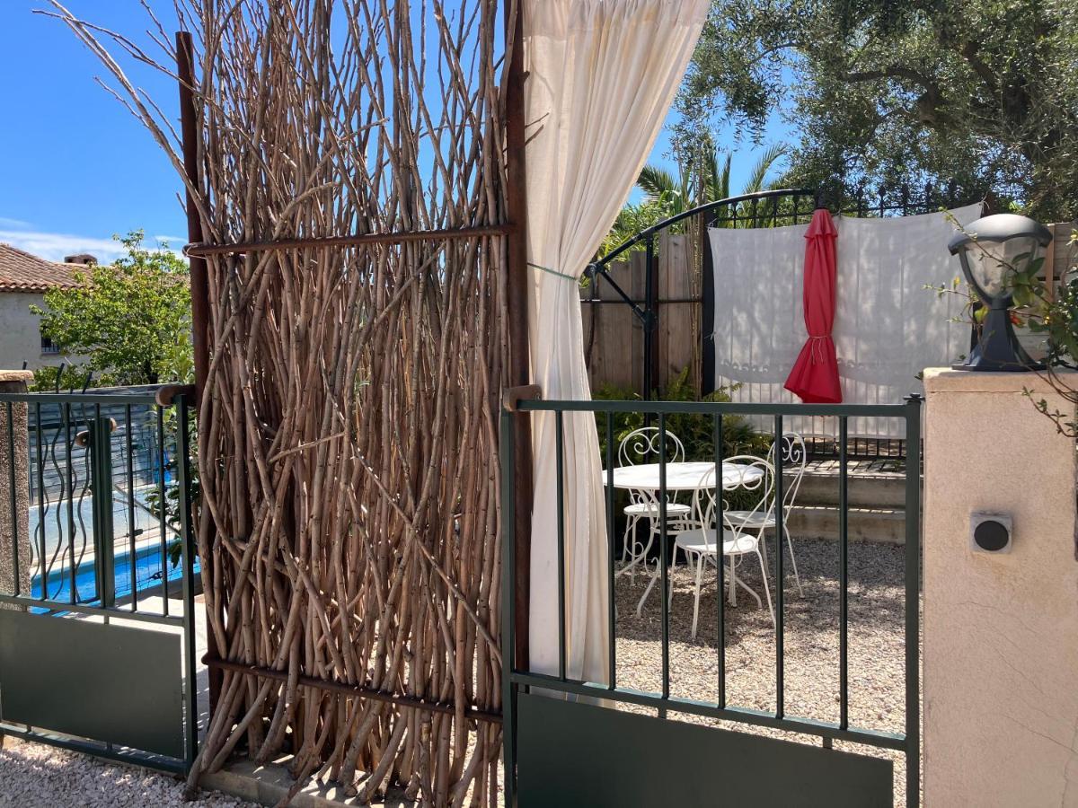 2 Pieces Rez-De-Jardin Dans Maison Avec Piscine Villeneuve-Loubet Exteriör bild