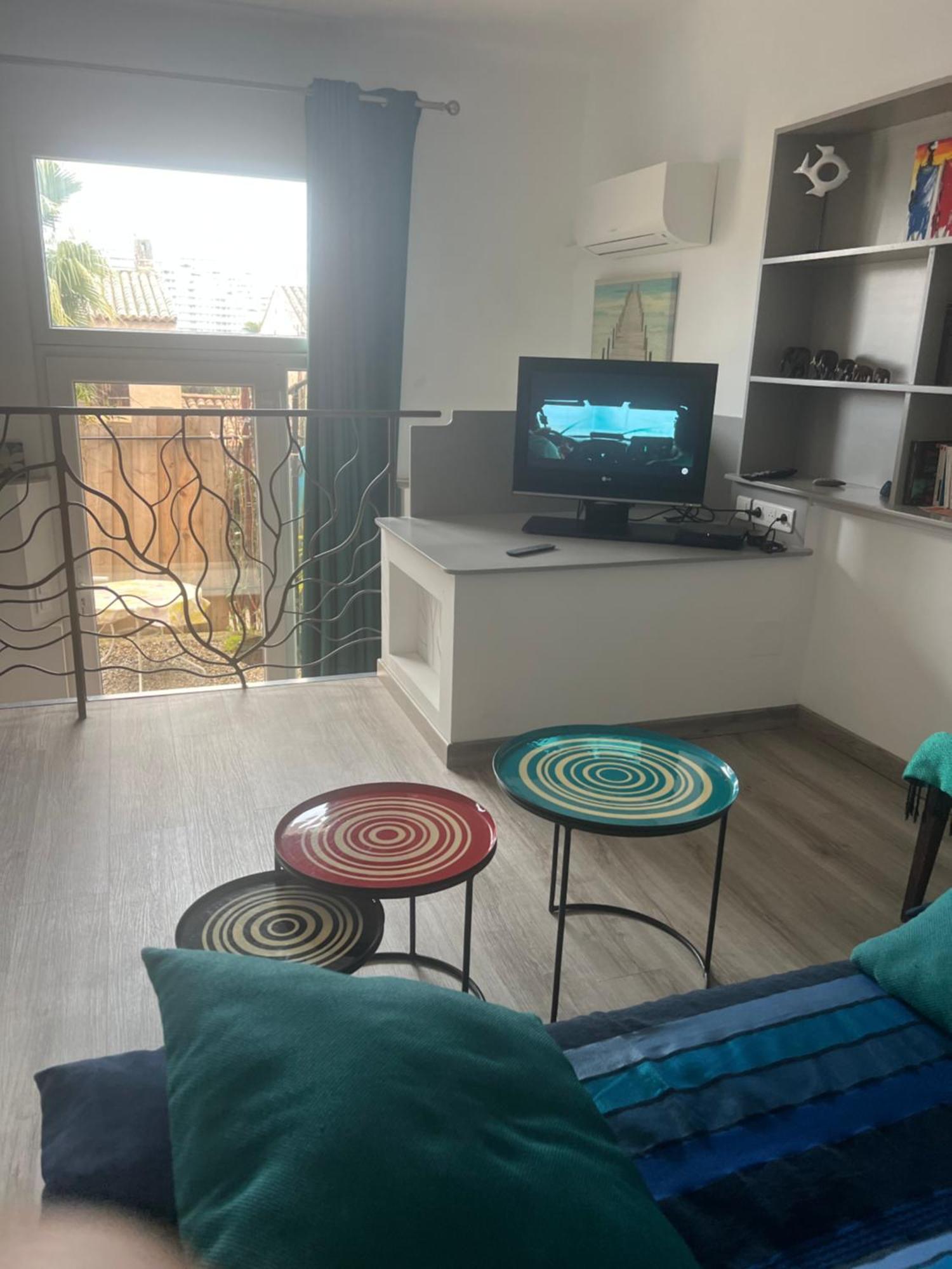 2 Pieces Rez-De-Jardin Dans Maison Avec Piscine Villeneuve-Loubet Exteriör bild