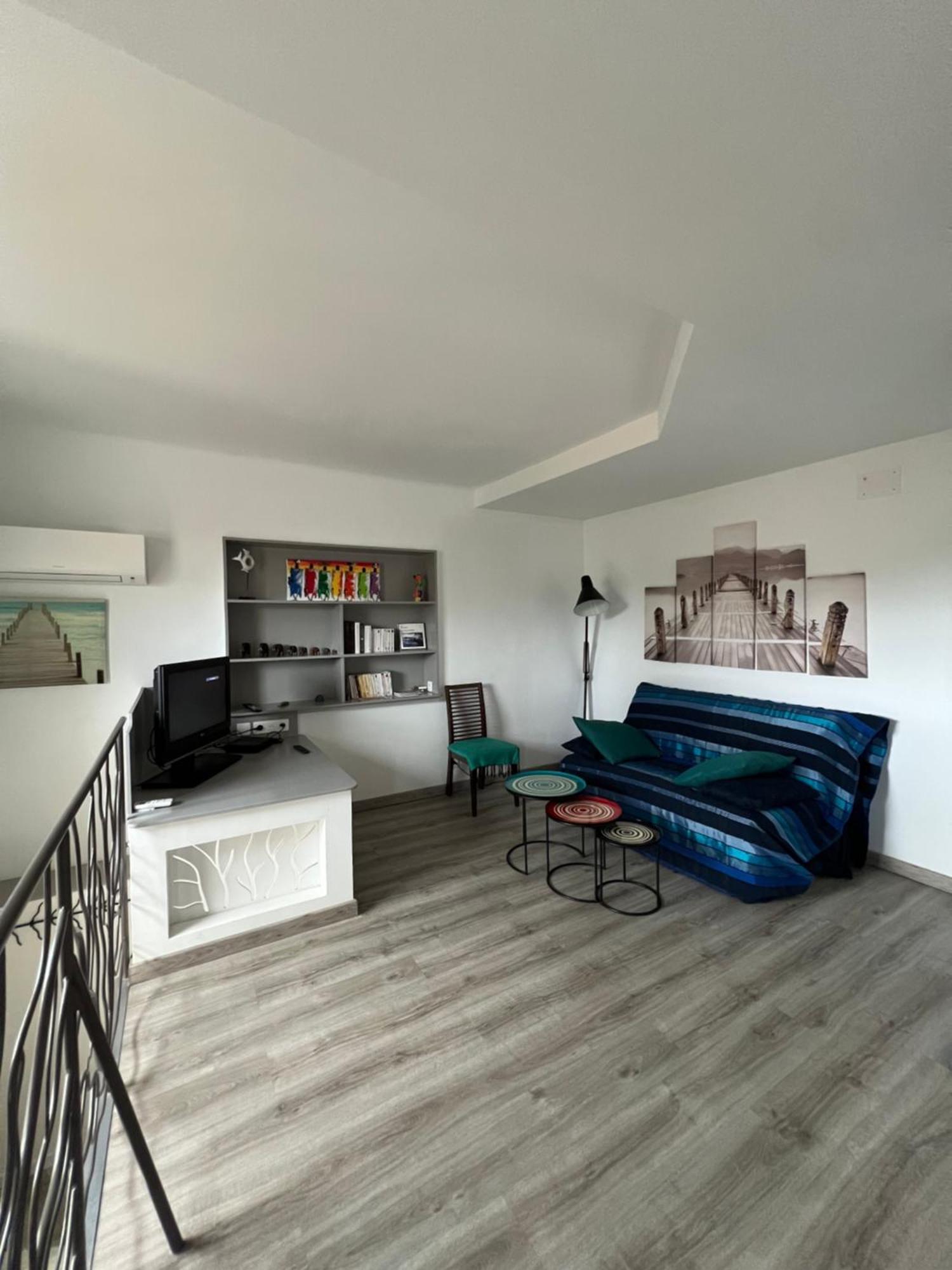 2 Pieces Rez-De-Jardin Dans Maison Avec Piscine Villeneuve-Loubet Exteriör bild